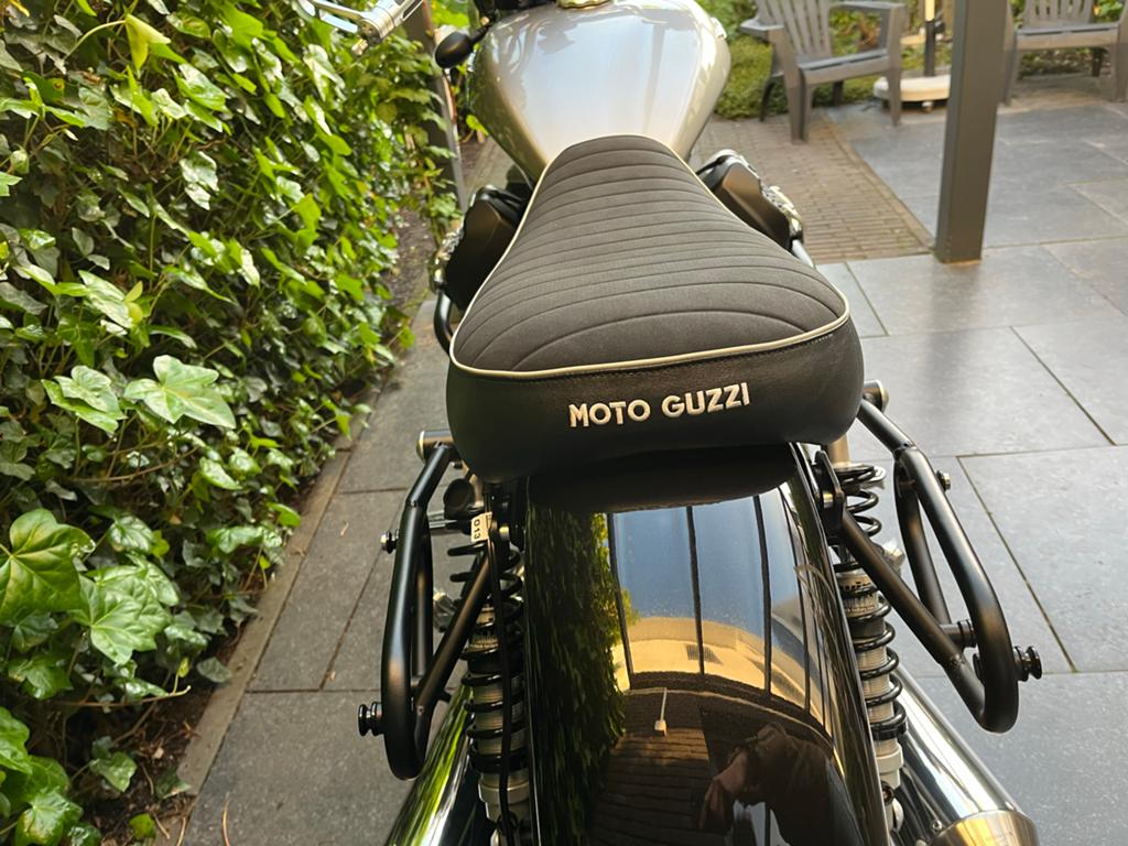 Moto Guzzi V9 Zadel - Zo goed als nieuw, Ophalen of Verzenden, Zo goed als nieuw