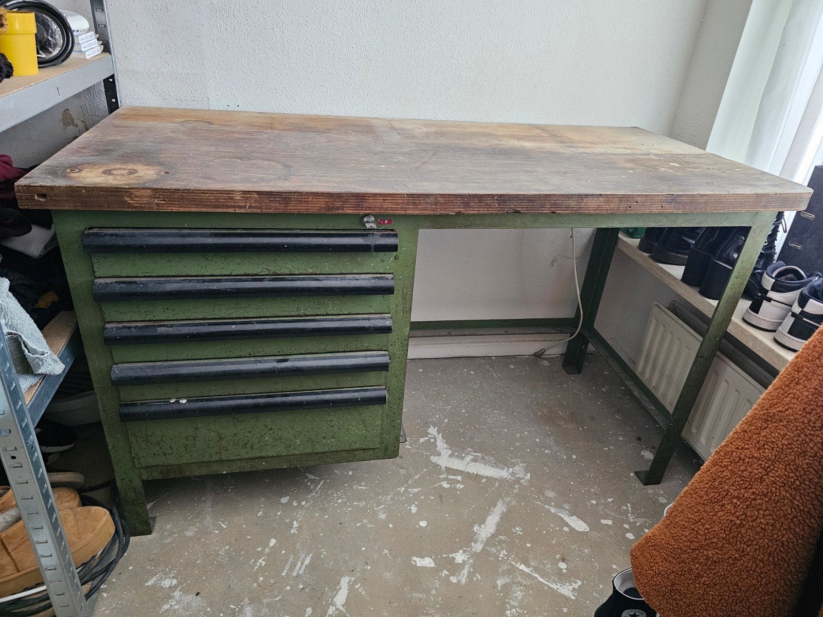 Te koop mooie oude (vintage) werkbank / bureau. Groen patina, Doe-het-zelf en Verbouw, Werkbanken, Gebruikt, Ophalen