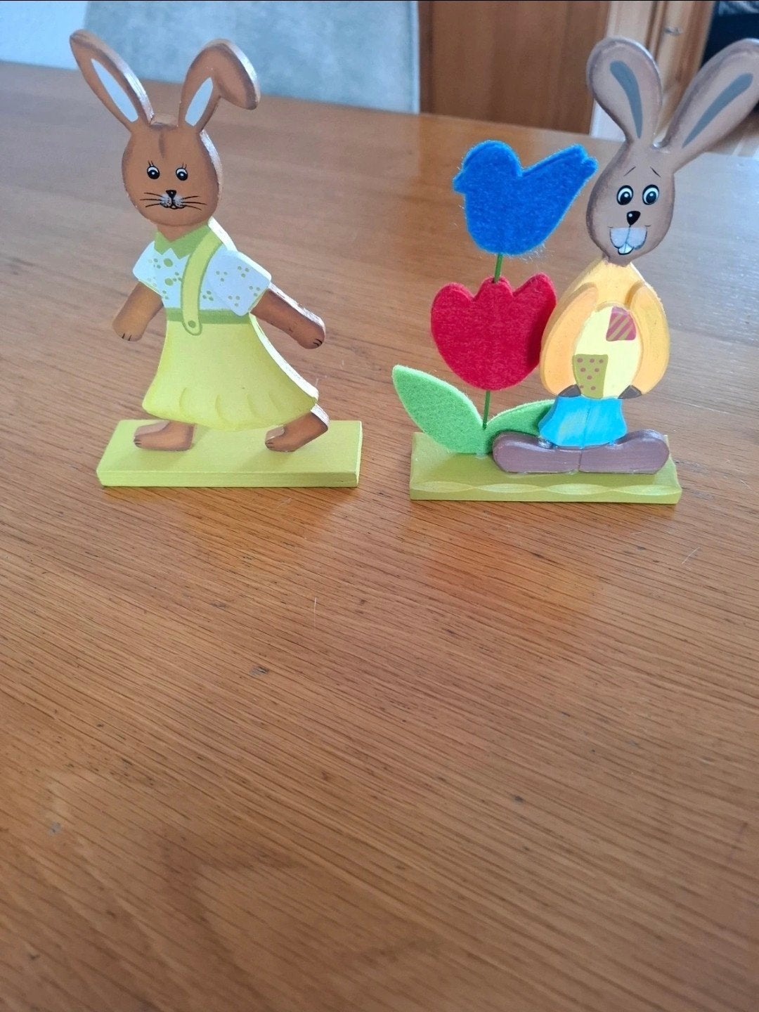2 houten beschilderde paashaasjes, Diversen, Ophalen of Verzenden, Gebruikt