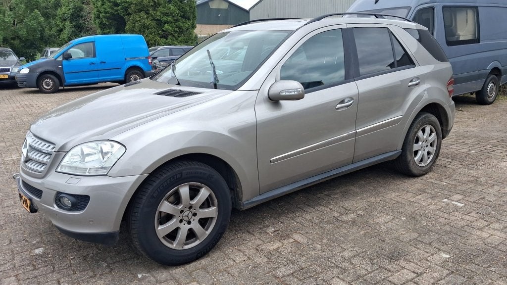 Mercedes-Benz M-Klasse 350 2005 FULL OPTIONS APK 10-26, Auto's, Automaat, Gebruikt, Zwart, Automatische klimaatregeling