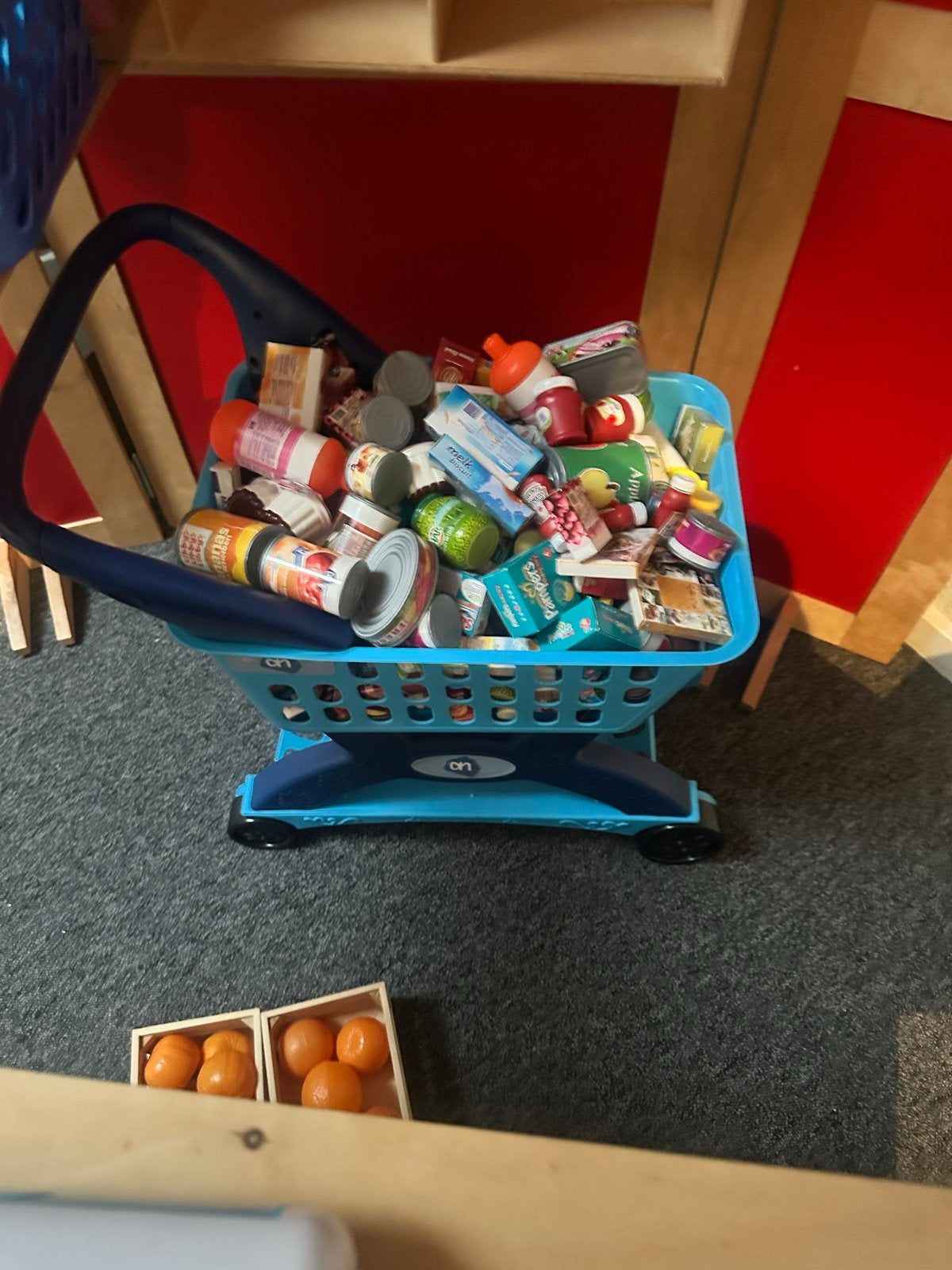 Winkeltje annex poppenkast met veel boodschappen en AH spull, Ophalen of Verzenden, Gebruikt, Jongen of Meisje
