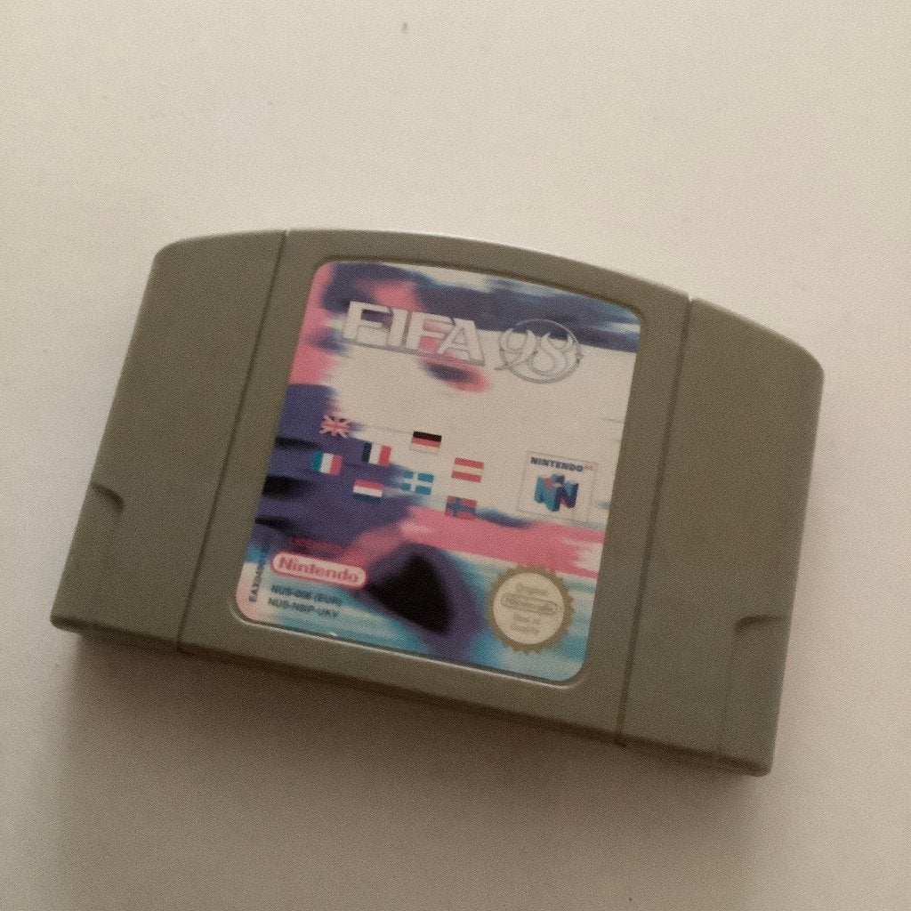 Fifa 98 & 99 voor de Nintendo 64 (EU), Spelcomputers en Games, Ophalen of Verzenden, Zo goed als nieuw, Sport, 3 spelers of meer