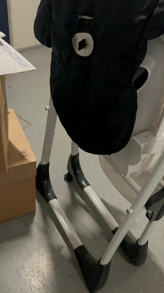 Kinderstoel met zwart zitje, Ophalen of Verzenden, Gebruikt, Overige typen, Gordel(s)