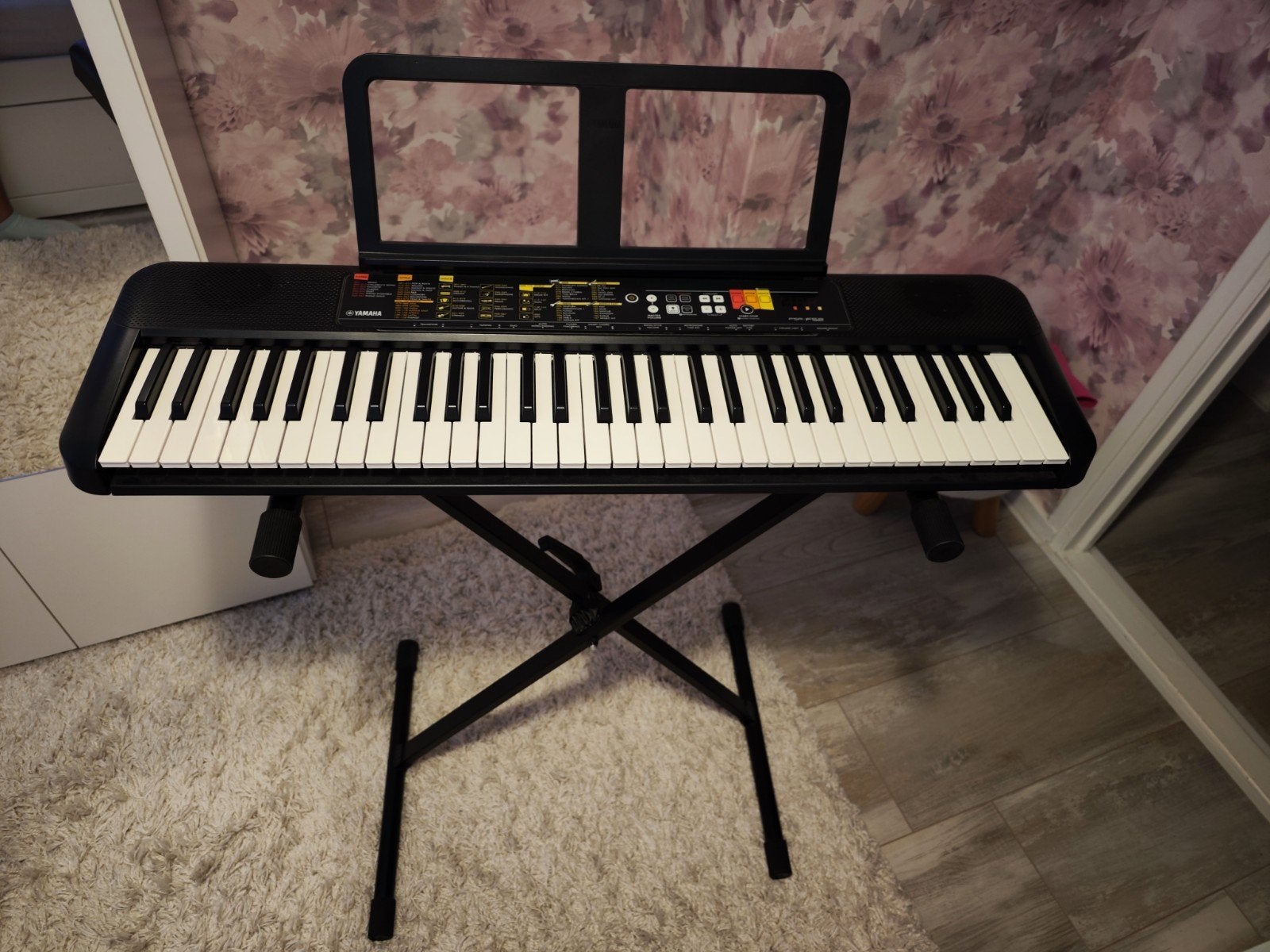 Yamaha PSR-F52 Keyboard met standaard, Muziek en Instrumenten, 61 toetsen, Yamaha, Ophalen of Verzenden, Zo goed als nieuw