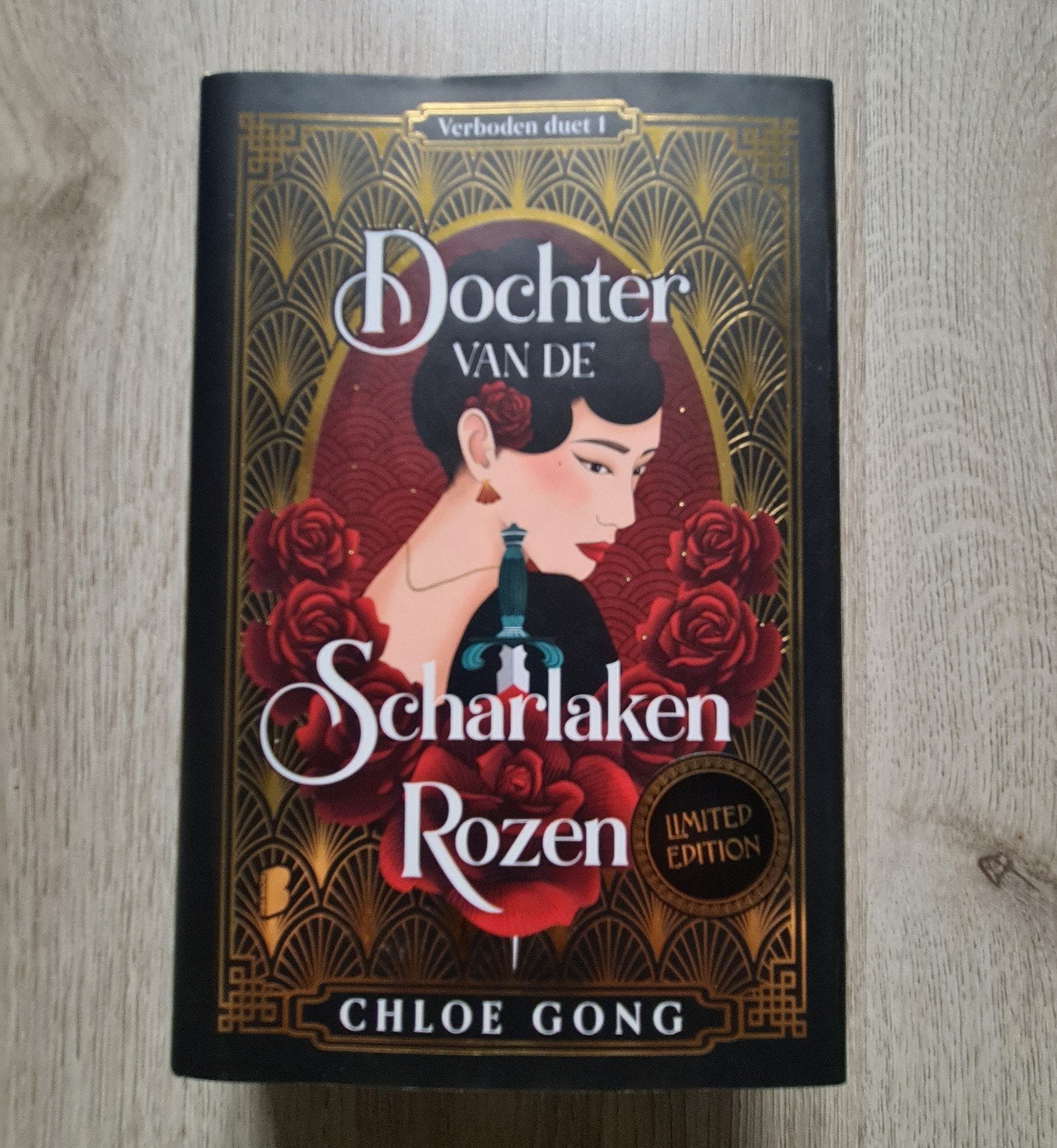 Chloe Gong - Dochter van de Scharlaken Rozen limited editie, Boeken, Ophalen of Verzenden, Zo goed als nieuw, Chloe Gong