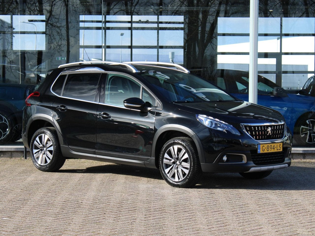 Peugeot 2008 1.2 PureTech Allure | Camera/Navi/Climate/Panod, Voorwielaandrijving, 1136 kg, 1199 cc, Zwart