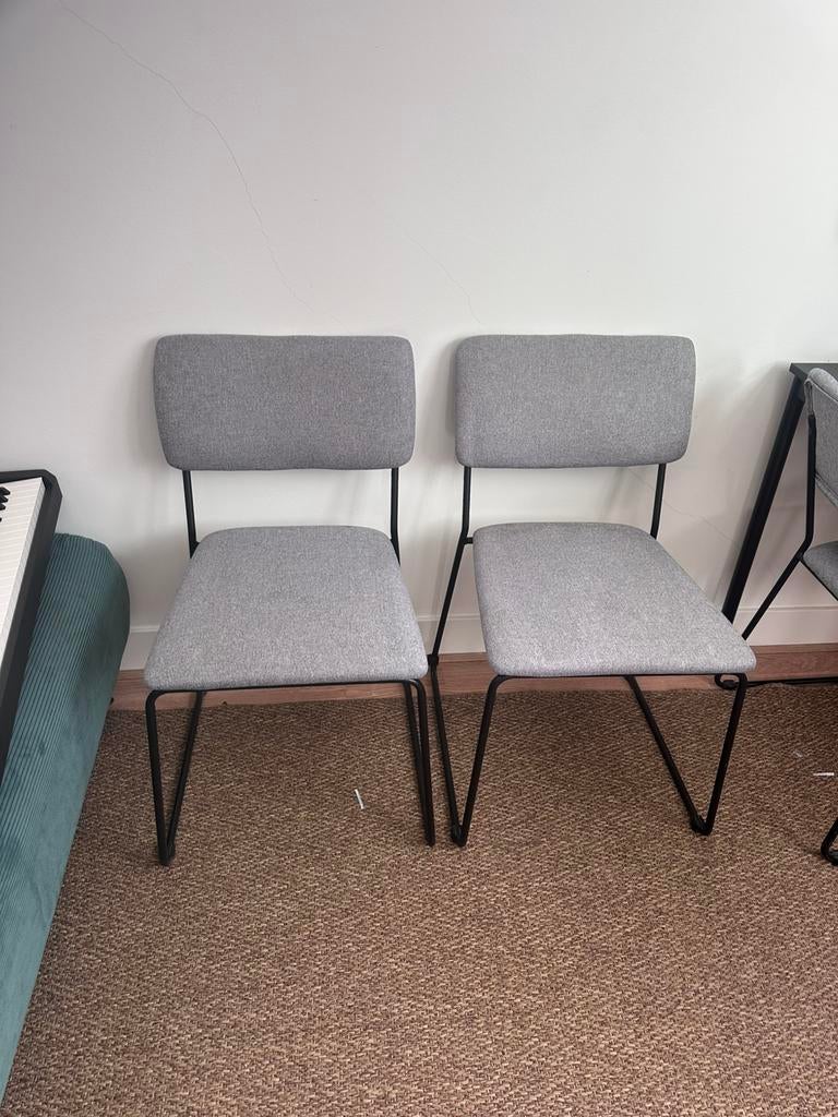 2 x Eetkamerstoel Izeda  - Leenbakker - grijs en mat zwart, Huis en Inrichting, Stoelen, Ophalen, Gebruikt, Twee, Stof