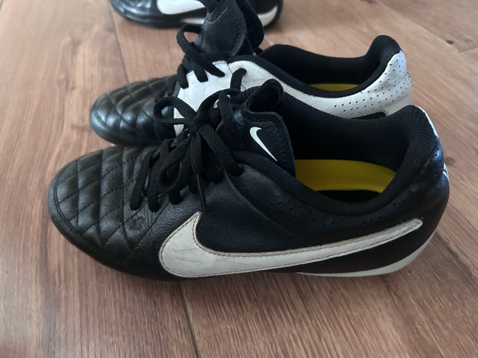 Leren nike tiempo kicksen voetbal schoenen maat 35 1/2 35,5, Gebruikt, Maat XS of kleiner, Schoenen, Ophalen of Verzenden