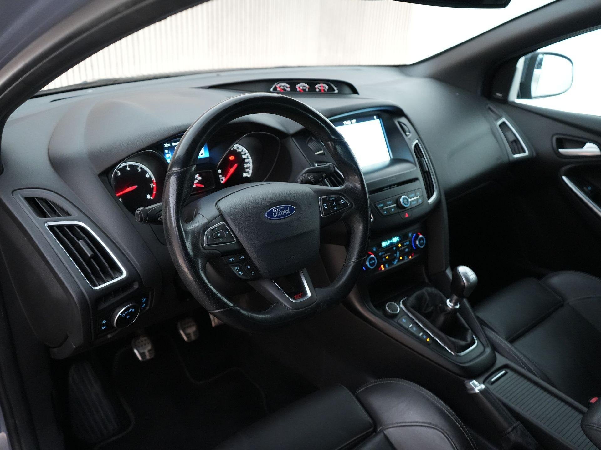 Ford Focus Wagon ST-3 2.0 PERFORMANCE PACK |Sony|Apple Carpl, 15 km/l, Gebruikt, 4 cilinders, Automatische klimaatregeling