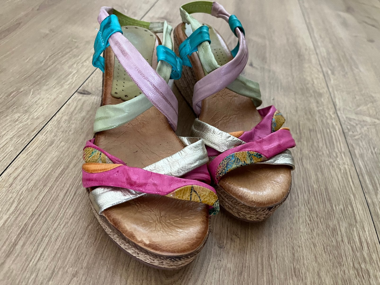 Zomersandalen met sleehak mt 40, Kleding | Dames, Overige kleuren, Gedragen, Sandalen of Muiltjes, Ophalen of Verzenden