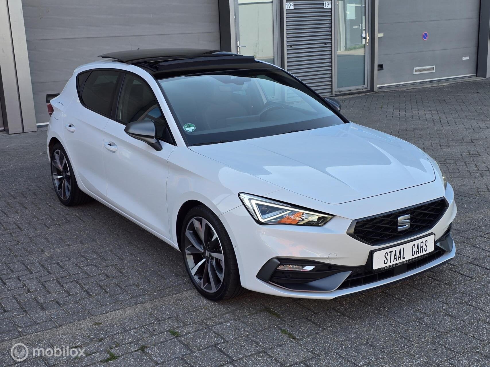 Seat Leon 1.5eTSI FR/DSG/PANO/150PK, 1272 kg, Stof, 680 kg, 4 cilinders