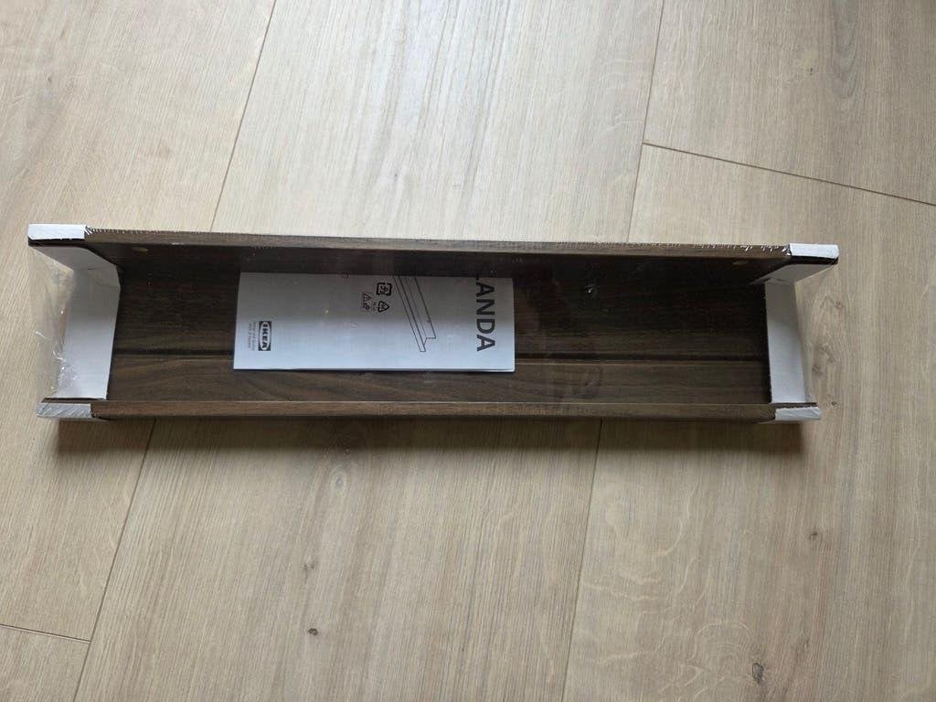 IKEA Mosslanda schilderijenplank 55 cm - Walnootpatroon, Huis en Inrichting, Woonaccessoires | Wandplanken en Boekenplanken, Ophalen of Verzenden