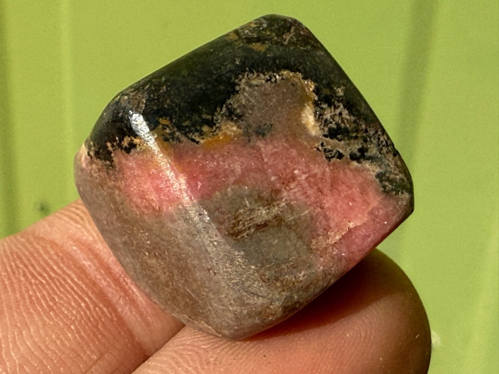 Rhodoniet edelsteen broekzaksteen trommelsteen mineralen, Ophalen of Verzenden, Mineraal