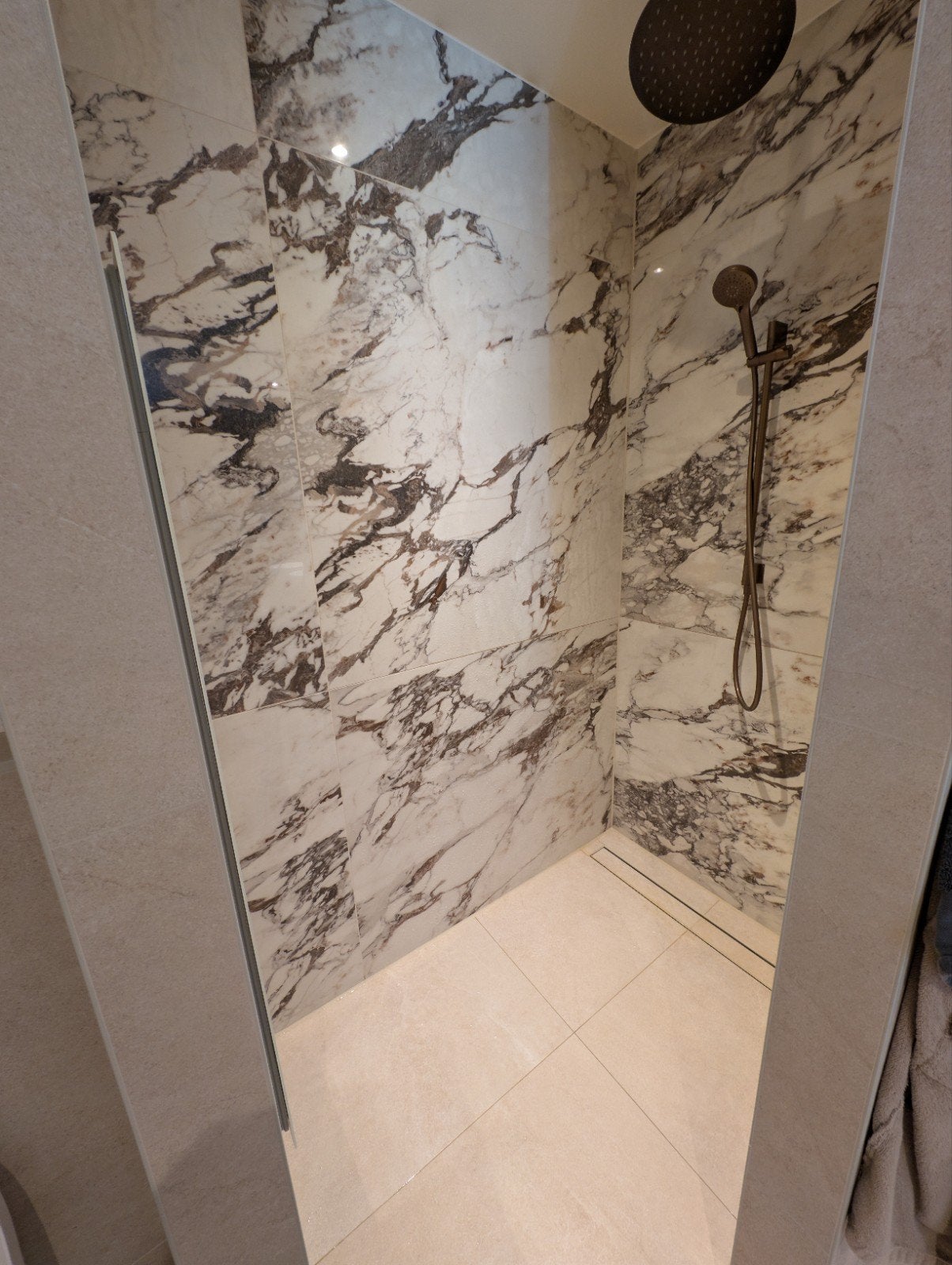 Nieuwe ivoor kleur keramische tegels, 80,2x80,2cm | 8,36m2, Ophalen, 60 cm of meer, Nieuw, 5 tot 10 m²