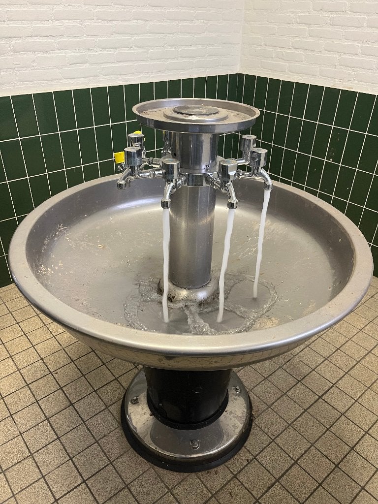 Professionele RVS Wasfontein met 8 kranen en een 1 oogdouche, Ophalen, Gebruikt, Rvs, Kraan