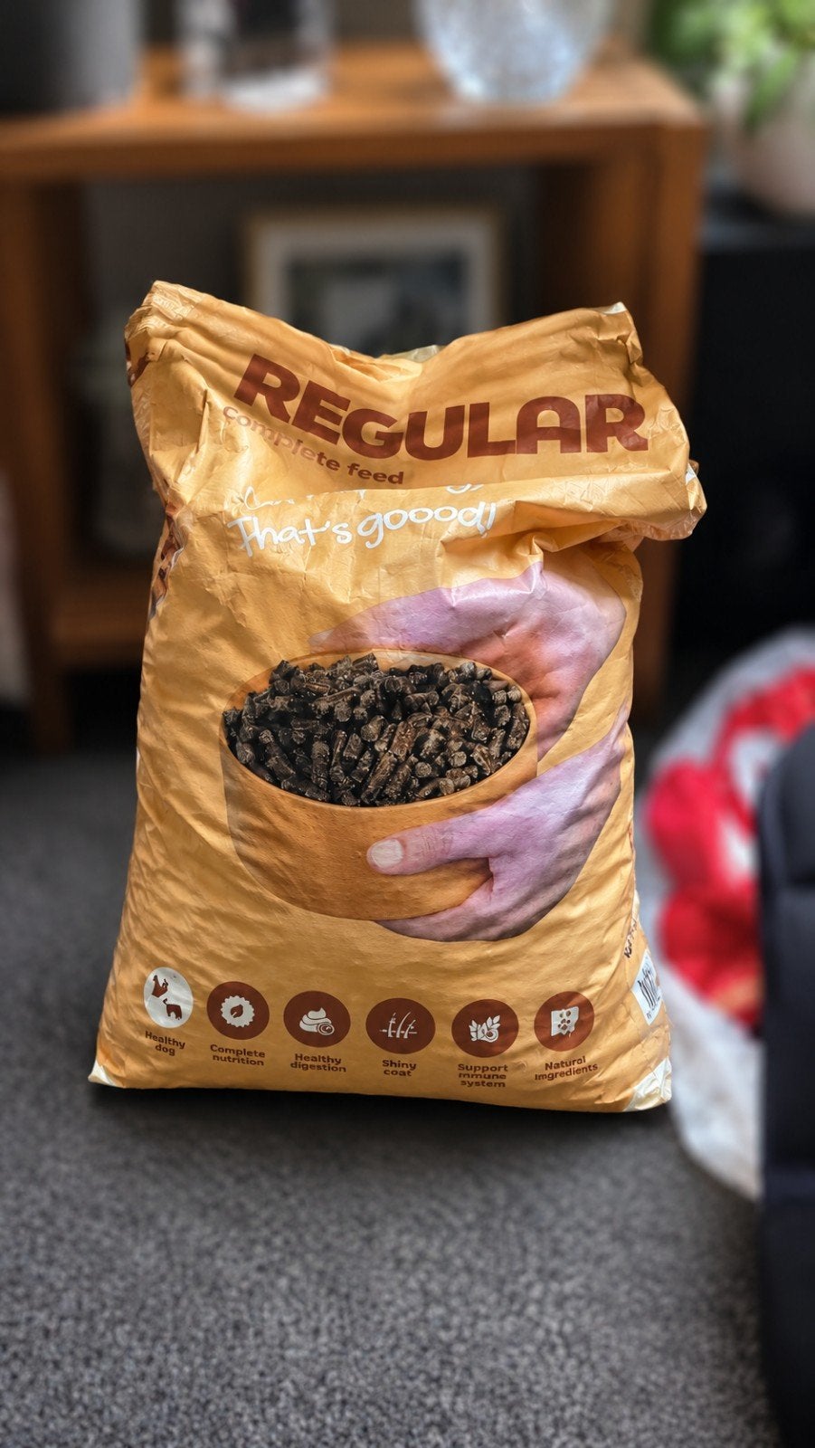 Woof regular hondebrokken ruim 10 kg., Dieren en Toebehoren, Ophalen, Hond