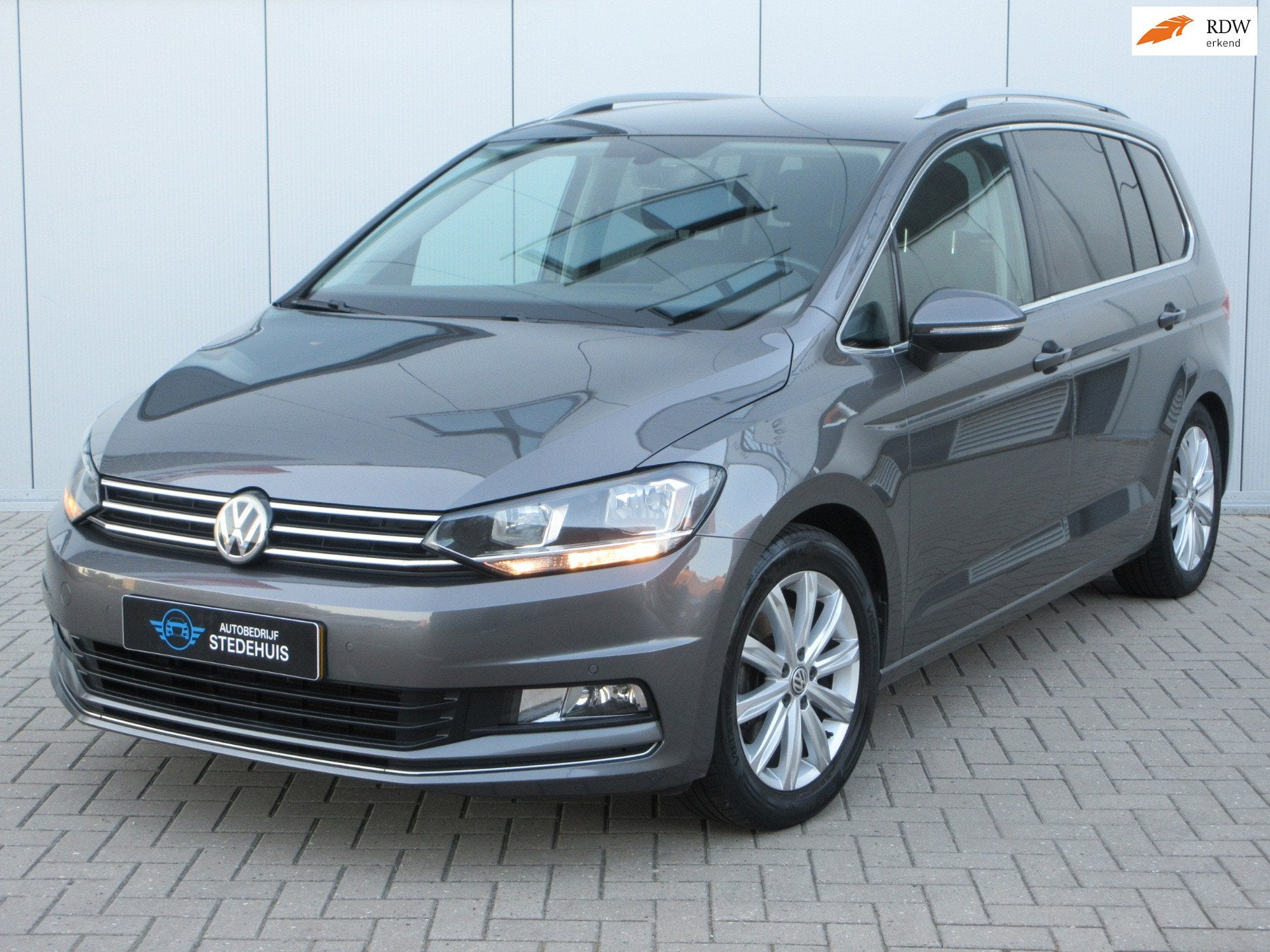 Volkswagen Touran 1.2 TSI Highline 7p Navi | Trekhaak | NAP, Voorwielaandrijving, 730 kg, Gebruikt, Euro 6
