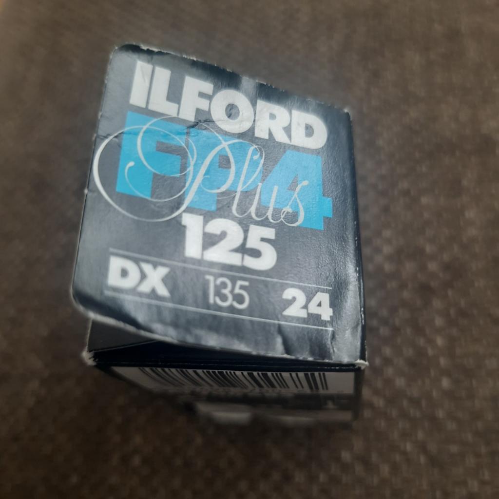 Ilford FP4 Plus 125 Zwart-wit film fotorolletje (24 opnames), Ophalen of Verzenden, Niet werkend, Doka-onderdelen