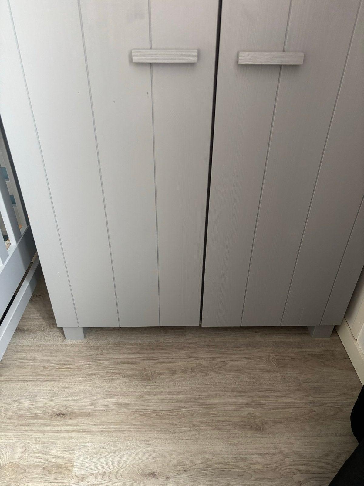 Kinderkamer kast,bed en bureau grijs, Kinderen en Baby's, Kinderkamer | Commodes en Kasten, Ophalen, Gebruikt, Kast, 105 cm of meer