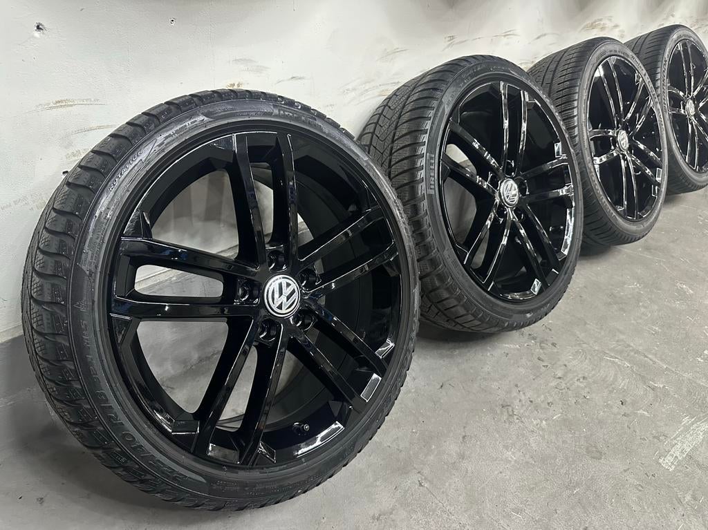 18 “ Originele Volkswagen Golf Nogaro Velgen Winterbanden, Auto-onderdelen, 18 inch, Gebruikt, Banden en Velgen, Personenwagen