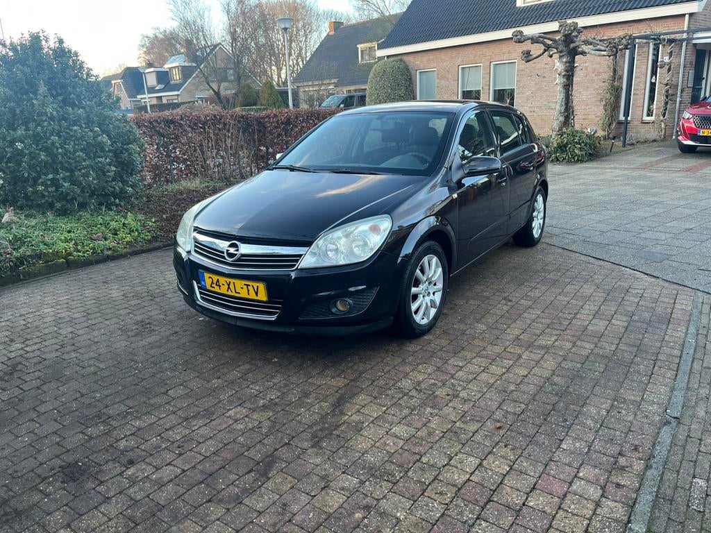 Opel Astra 1.6 16V 5D 85KW 2007 Zwart, Auto's, Opel, Voorwielaandrijving, 15 km/l, 4 cilinders, 635 kg