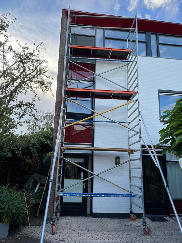 Steiger te huur (8,2 meter werkhoogte), Doe-het-zelf en Verbouw, Ophalen of Verzenden, Zo goed als nieuw, Rolsteiger of Kamersteiger