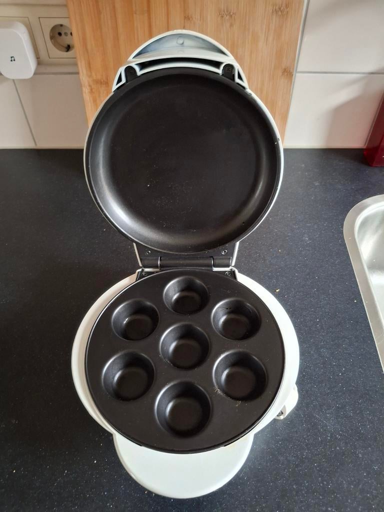 Te koop een pop cake maker, Ophalen of Verzenden, Zo goed als nieuw, Cupcakes, Bakvorm