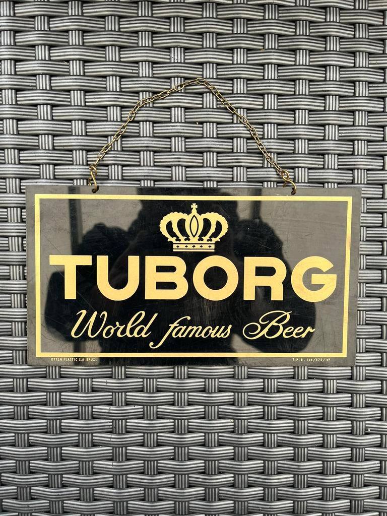Vintage Tuborg - World Famous beer, kunststoffen reclamebord, Verzamelen, Biermerken, Ophalen of Verzenden, Zo goed als nieuw