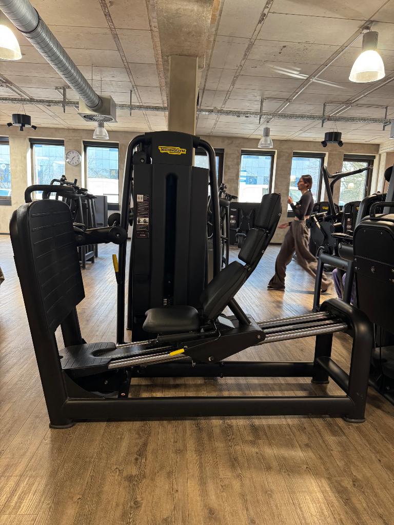 Technogym Selection Pro 900 LegPress, Ophalen, Zo goed als nieuw, Benen, Krachtstation