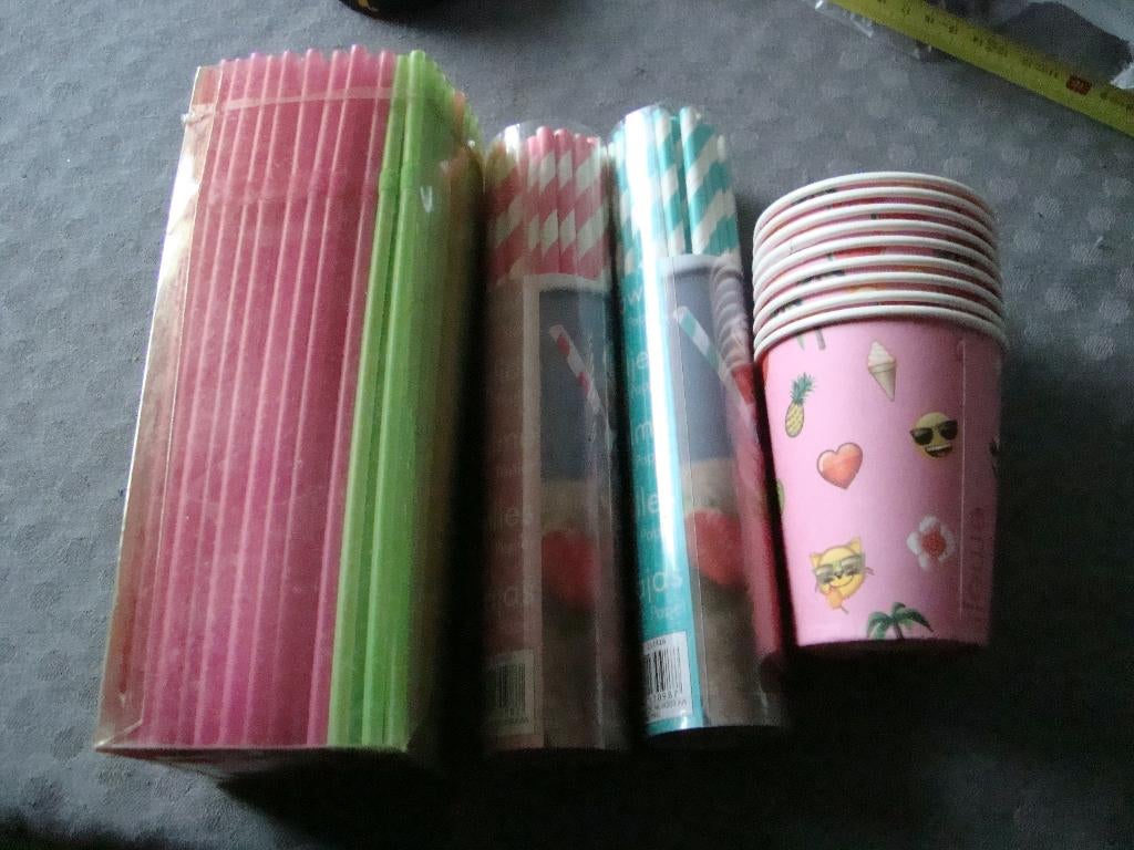Rietjes plastic en papier ,en papieren bekertjes, Ophalen of Verzenden, Nieuw
