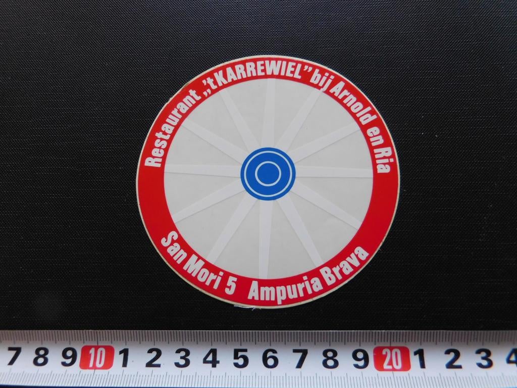 sticker Spanje Ampuria Brava 'T Karrewiel bij Arnold en Ria, Verzamelen, Stickers, Zo goed als nieuw, Ophalen