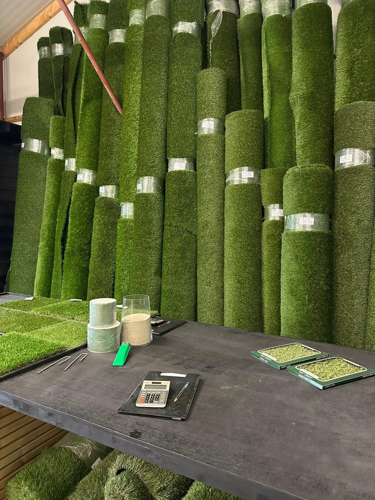 Kunstgras 4 meter coupons in de uitverkoop! Tot 50% korting!, Tuin en Terras, Gras en Kunstgras, Ophalen of Verzenden, Nieuw, 20 m² of meer