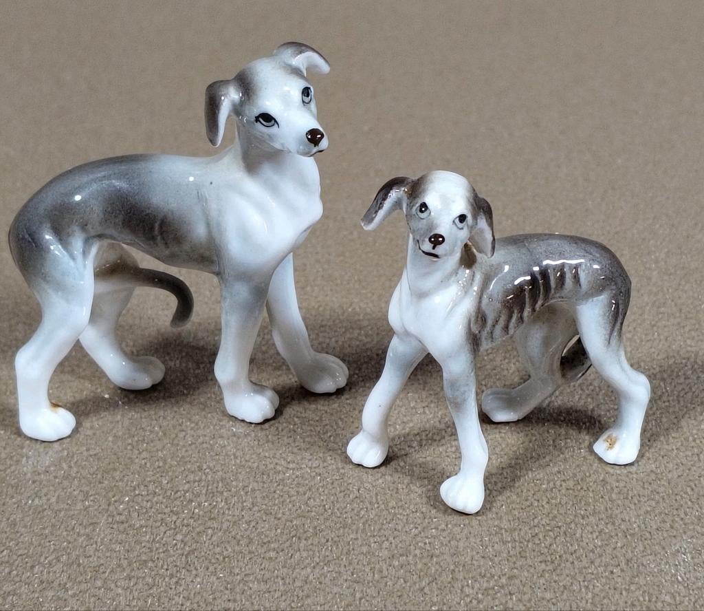 VINTAGE PORSELEINEN BEELDJES WINDHOND MET PUP*HOND & PUPPY, Verzamelen, Beelden en Beeldjes, Verzenden, Zo goed als nieuw, Dier