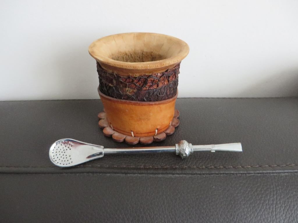 Mate thee set, Argentinie, kalebas in houder van dik leer, Antiek en Kunst, Ophalen of Verzenden
