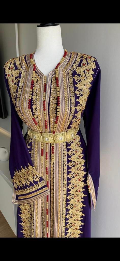 Elegante paarse tweedelig takchita, Kleding | Dames, Gelegenheidskleding, Ophalen of Verzenden, Zo goed als nieuw, Paars, Overige typen