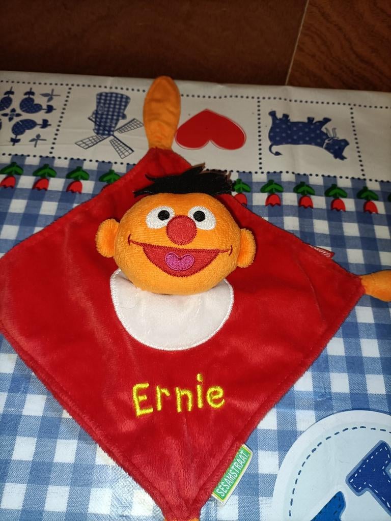 Ernie knuffeldoekje Sesamstraat, Ophalen of Verzenden, Zo goed als nieuw, Overige typen