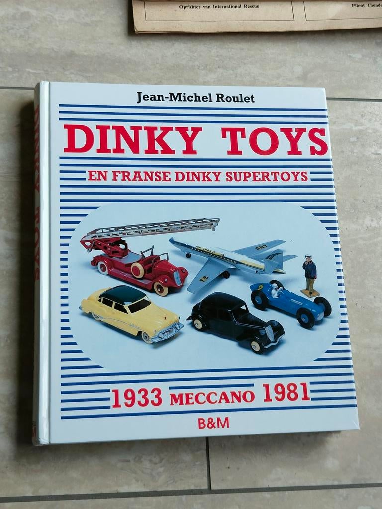 Jean-Michel Roulet: Dinky Toys en Franse Dinky Supertoys., Hobby en Vrije tijd, Modelauto's | 1:43, Ophalen of Verzenden, Zo goed als nieuw