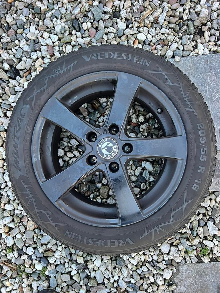 Licht metalen velgen met winterbanden voor bv Skoda Superb, Ophalen of Verzenden, Gebruikt, Aluminium