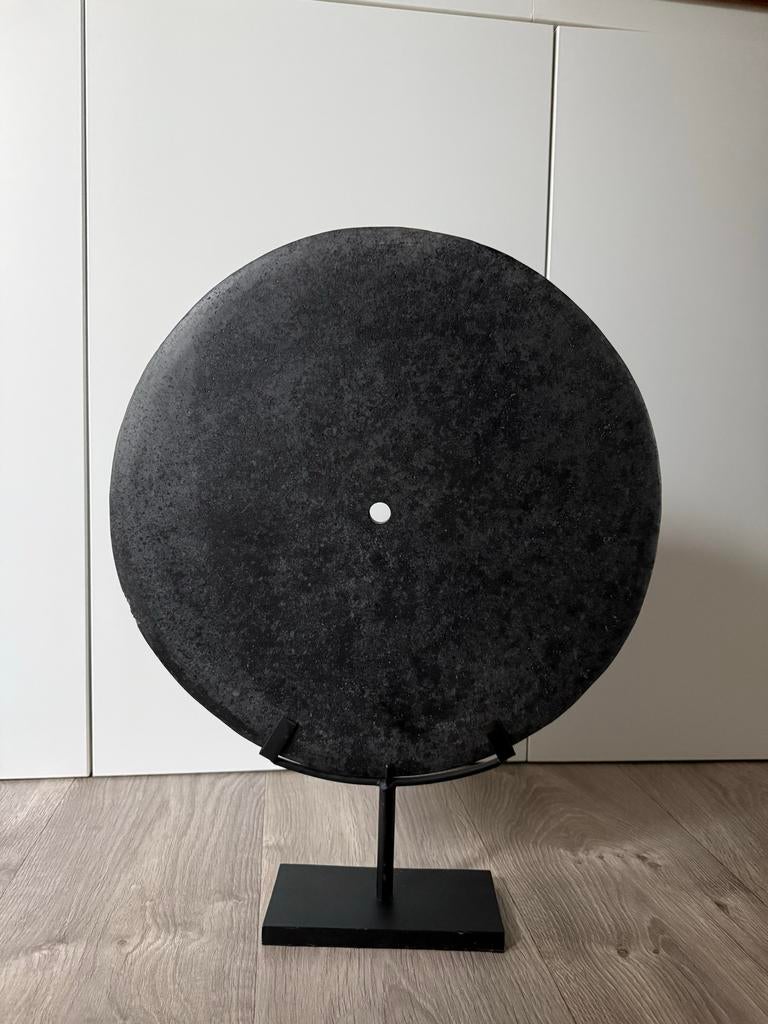 Grote molensteen doorsnee 50 cm, kleine beschadiging, Huis en Inrichting, Woonaccessoires | Overige, Ophalen