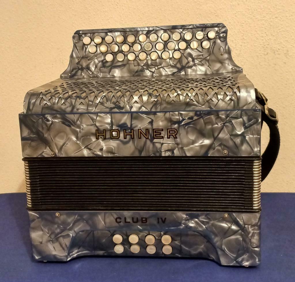 Trekzak Hohner Club IV, C/F, 3 rijer, 3 korig, 8 bassen., Ophalen, Gebruikt, Overige formaten, Met koffer