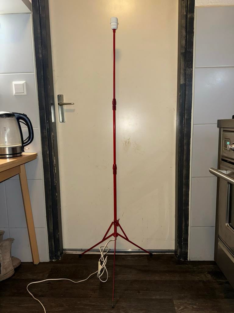 Rode Staande vintage minimalistische Lamp met Driepoot, Ophalen of Verzenden, Gebruikt, Metaal, 150 tot 200 cm
