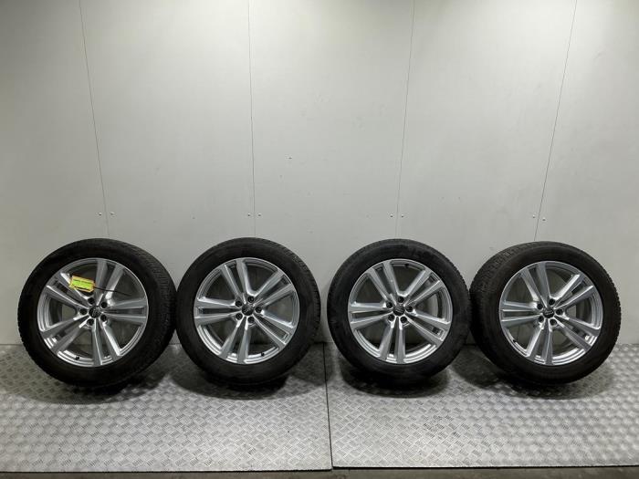 Velgen set + winterbanden van een Audi Q7 (Q7 15-), Auto-onderdelen, Banden en Velgen, 12 maanden garantie, Gebruikt, -, -