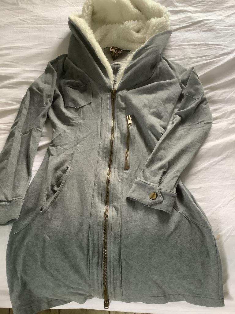 Grijze sweater met capuchon - MET Unique, Ophalen of Verzenden, Zo goed als nieuw, Maat 36 (S), Grijs