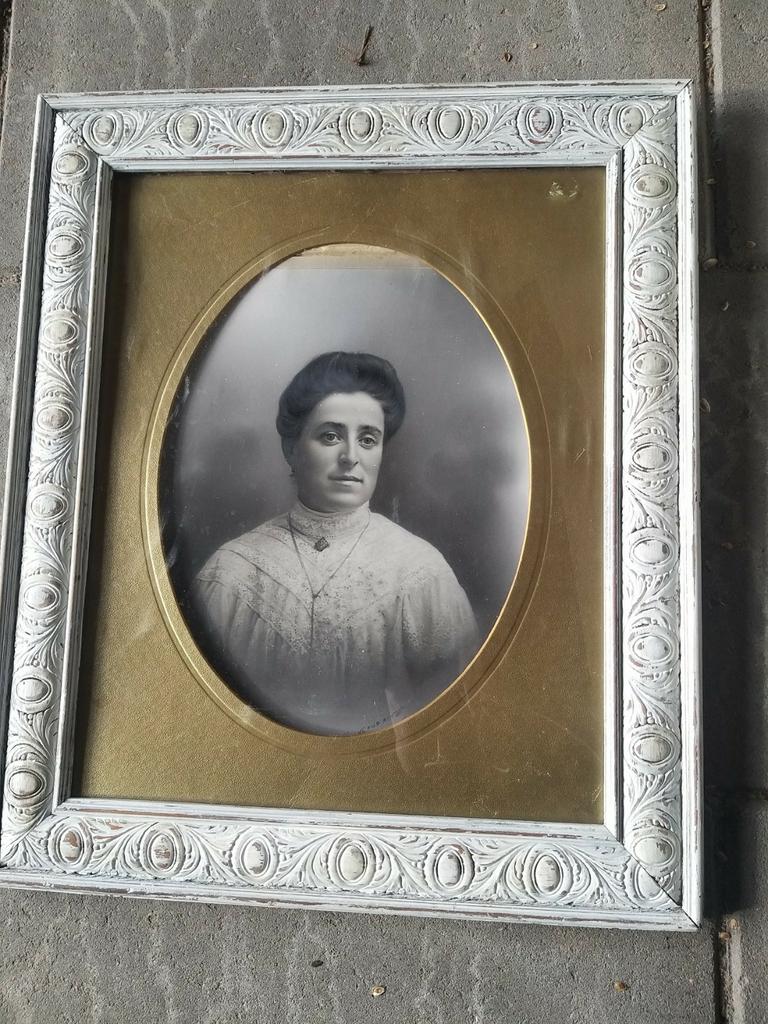 Grote portret vrouw met brocante lijst, Antiek en Kunst, Curiosa en Brocante, Ophalen