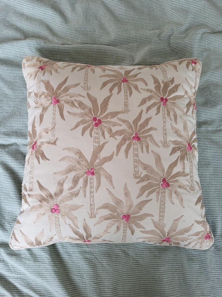 Mooi sierkussen met palmbomen, Huis en Inrichting, Ophalen of Verzenden, Zo goed als nieuw, Beige, Rechthoekig