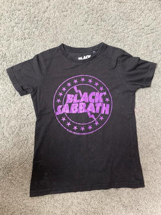 Black Sabbath T-shirt Maat 128, Ophalen of Verzenden, Zo goed als nieuw, Jongen of Meisje, Shirt of Longsleeve