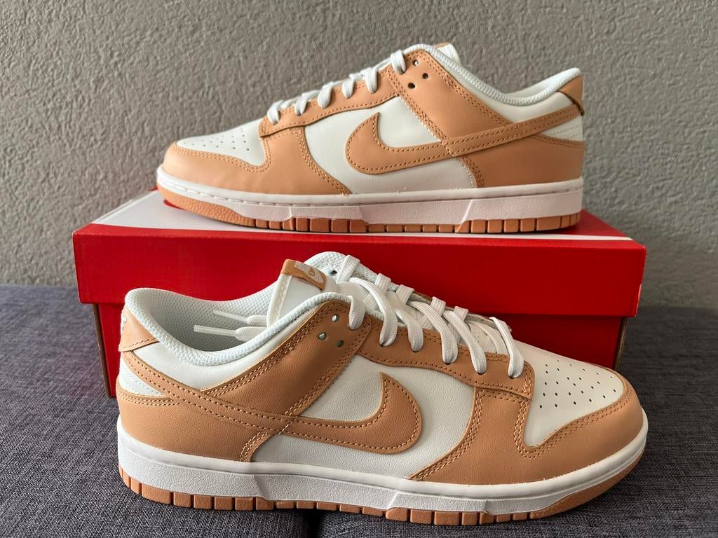 Nike Dunk Low WMNS Harvest Moon mt 42 EU / 10W US, Overige kleuren, Nieuw, Ophalen of Verzenden, Sneakers of Gympen