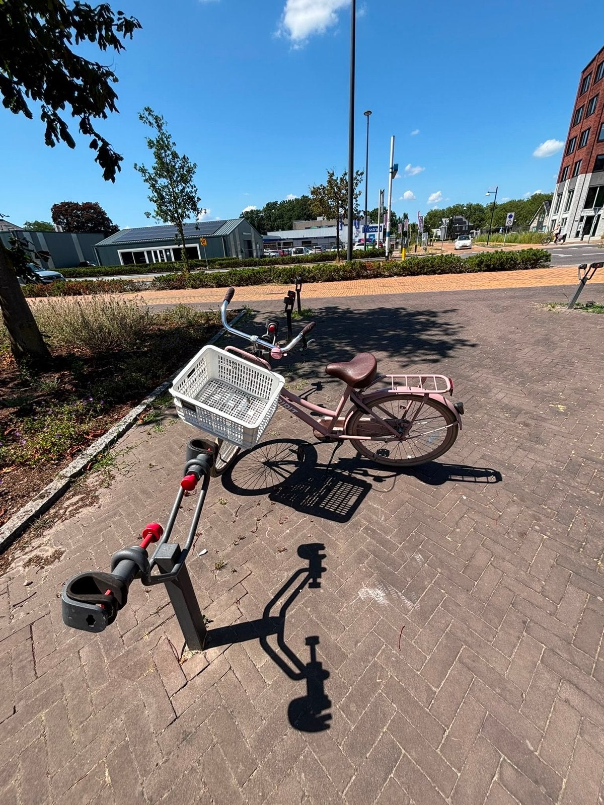 Roze meisjes fiets met mandje, Fietsen en Brommers, Terugtraprem, Gebruikt, Versnellingen, 50 tot 53 cm
