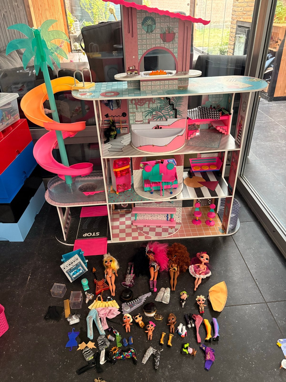 LOL Surprise OMG Huis met meubels en poppen, Kinderen en Baby's, Speelgoed | Poppen, Ophalen, Gebruikt, Overige typen