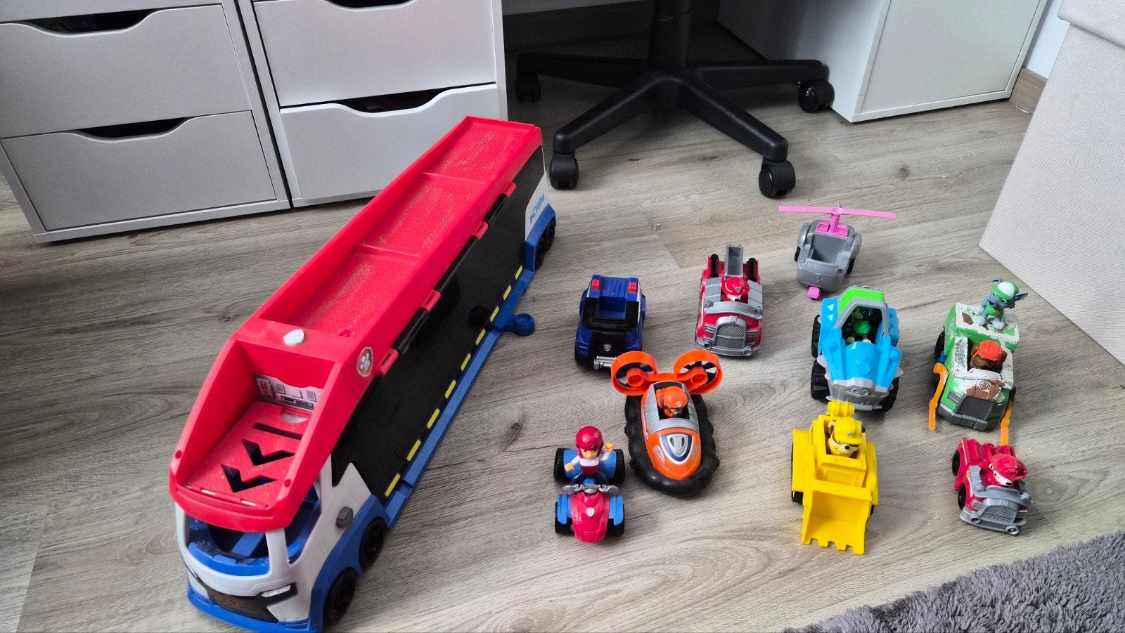 Paw Patrol Patroller met 8 voertuigen, Ophalen of Verzenden, Zo goed als nieuw